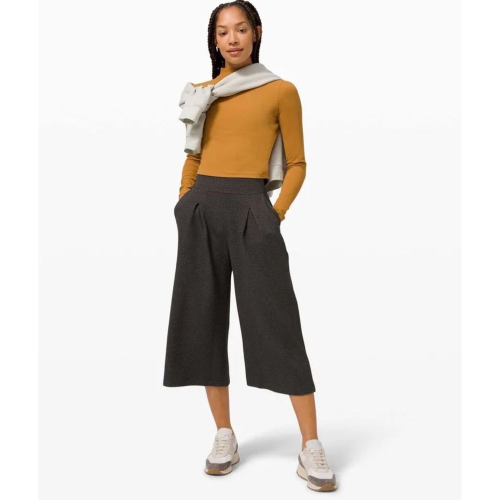 lululemon athletica Cropped Wide-Leg Pants in Charcoal